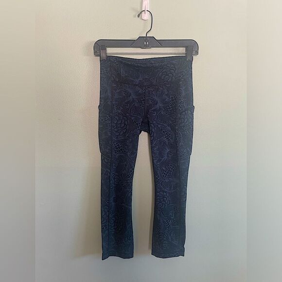 Lululemon Wunder Under Black Blue Floral High Rise Mid Calf Yoga Legging SZ 4 - Picture 1 of 7